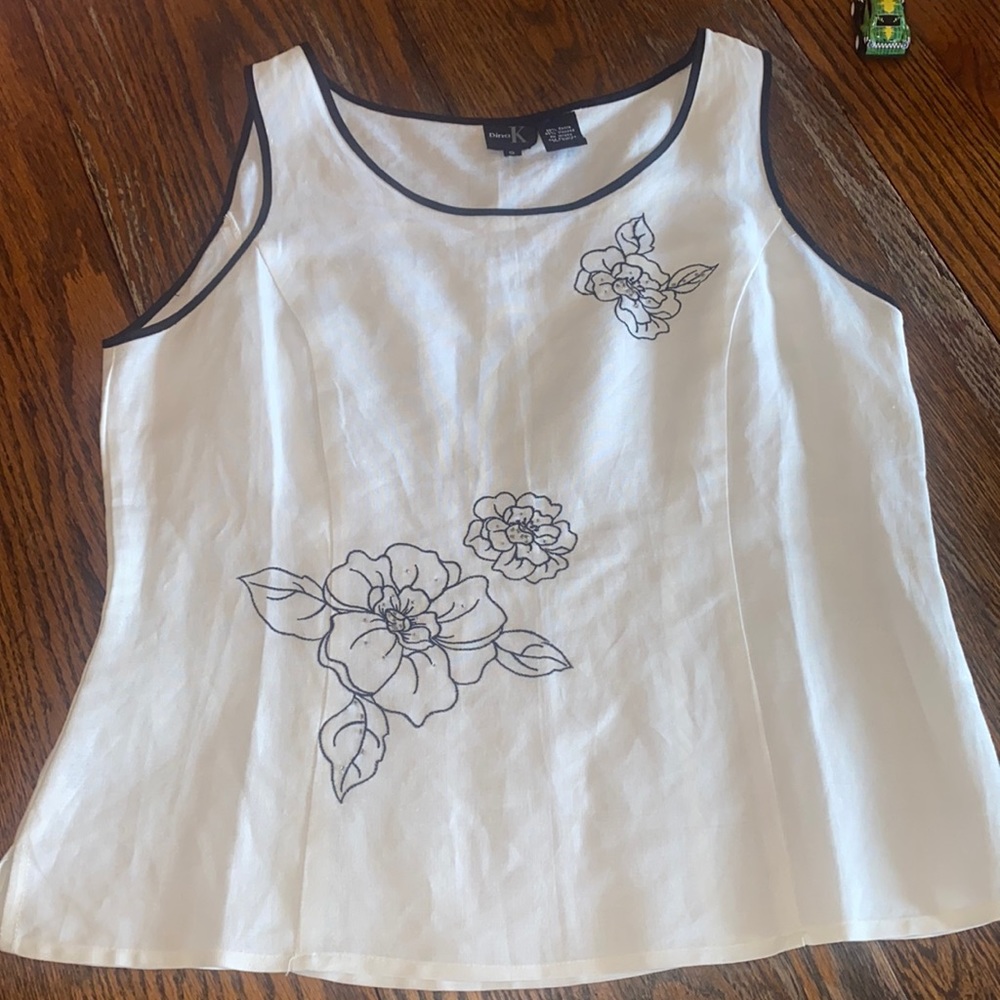 Dina K sleeveless top size S beautiful detail